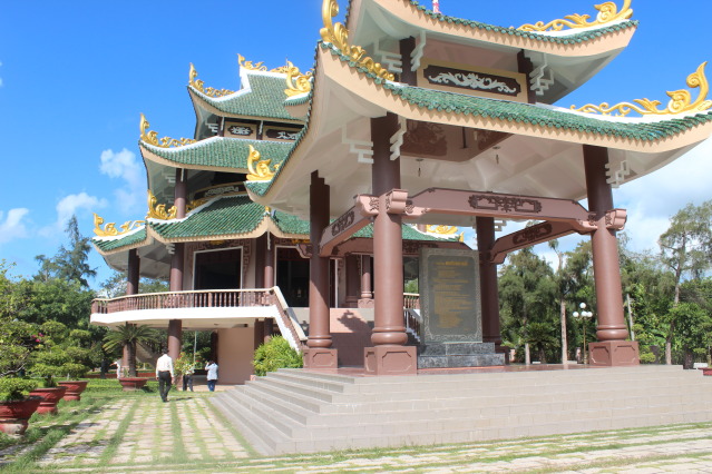 Lăng mộ Cụ Nguyễn Đình Chiều Lăng mộ Cụ Nguyễn Đình Chiều